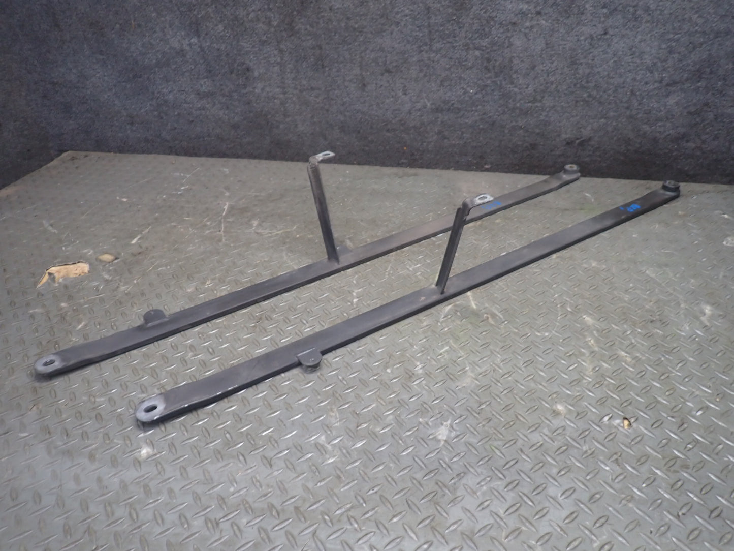 03-08 BMW E85 Z4 Set of 2 Rear Suspension Subframe Support Rail Bracket OEM