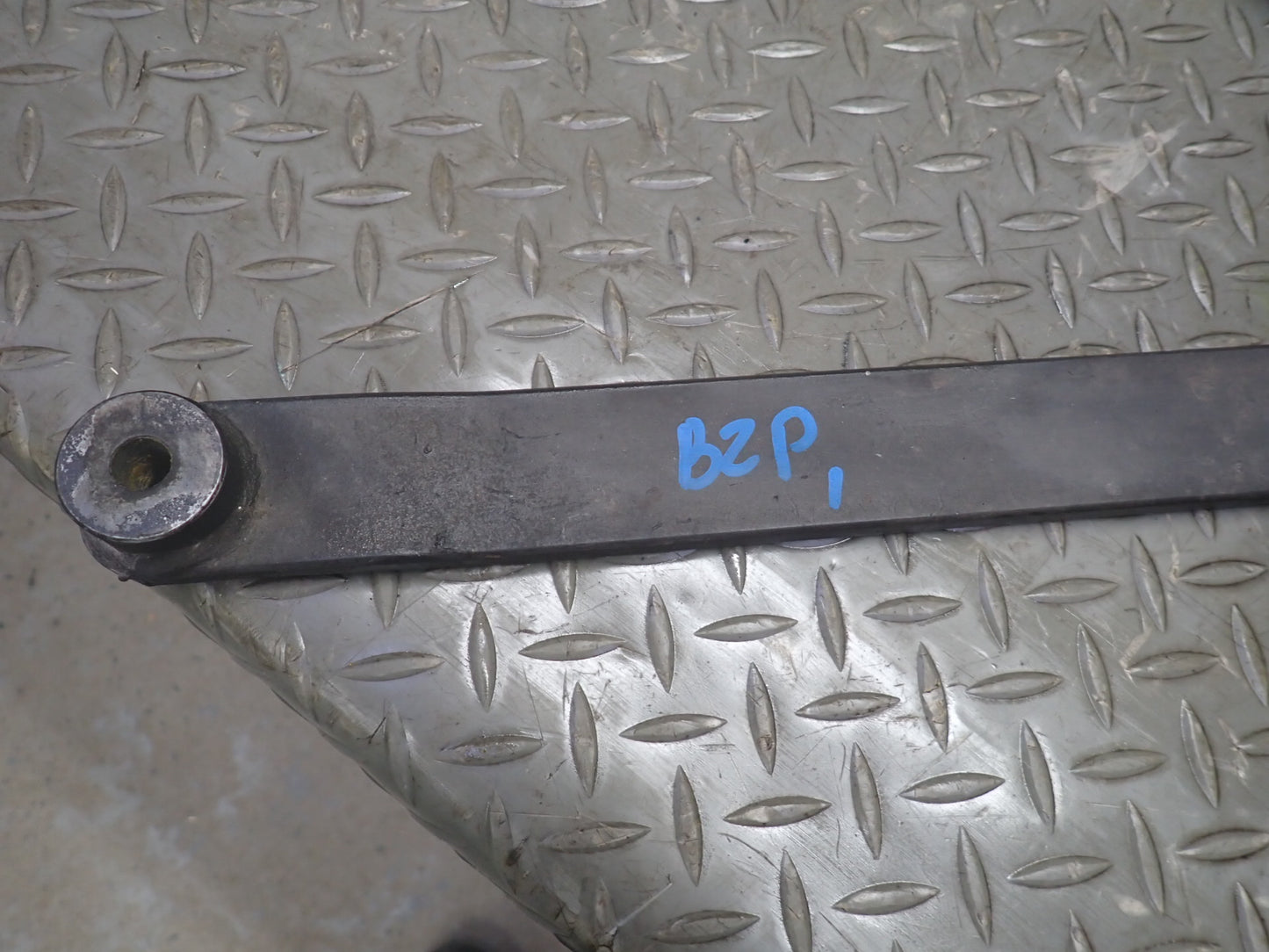03-08 BMW E85 Z4 Set of 2 Rear Suspension Subframe Support Rail Bracket OEM