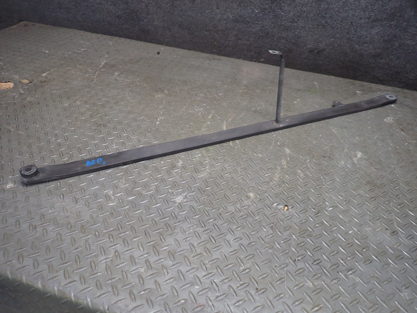 03-08 BMW E85 Z4 Set of 2 Rear Suspension Subframe Support Rail Bracket OEM