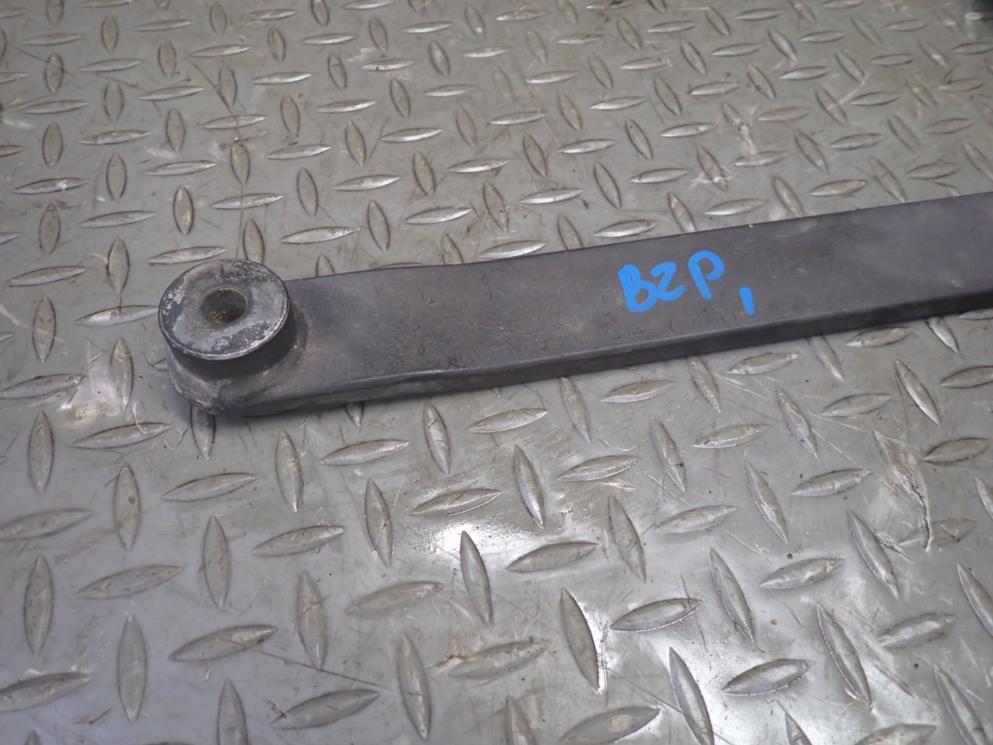 03-08 BMW E85 Z4 Set of 2 Rear Suspension Subframe Support Rail Bracket OEM
