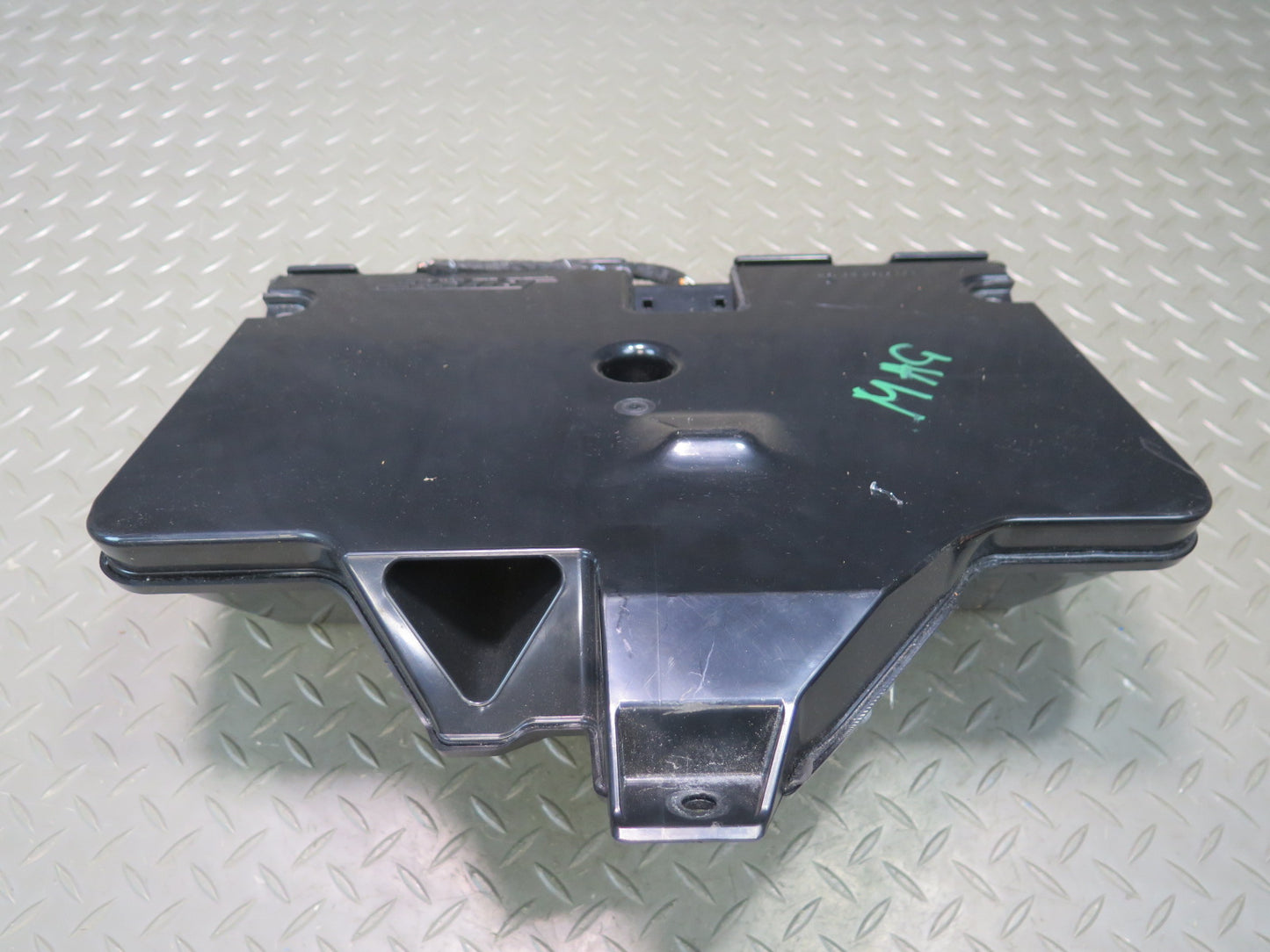 2008-2019 Maserati Granturismo M145 Front Bose Subwoofer Speaker Box 447082
