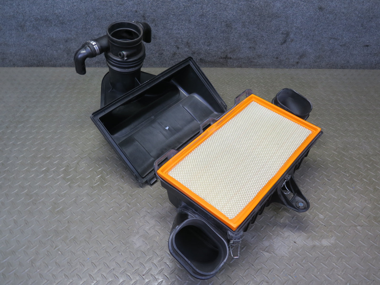 2009-2019 Maserati Granturismo M145 4.7L Air Intake Cleaner Filter Box w Sensor
