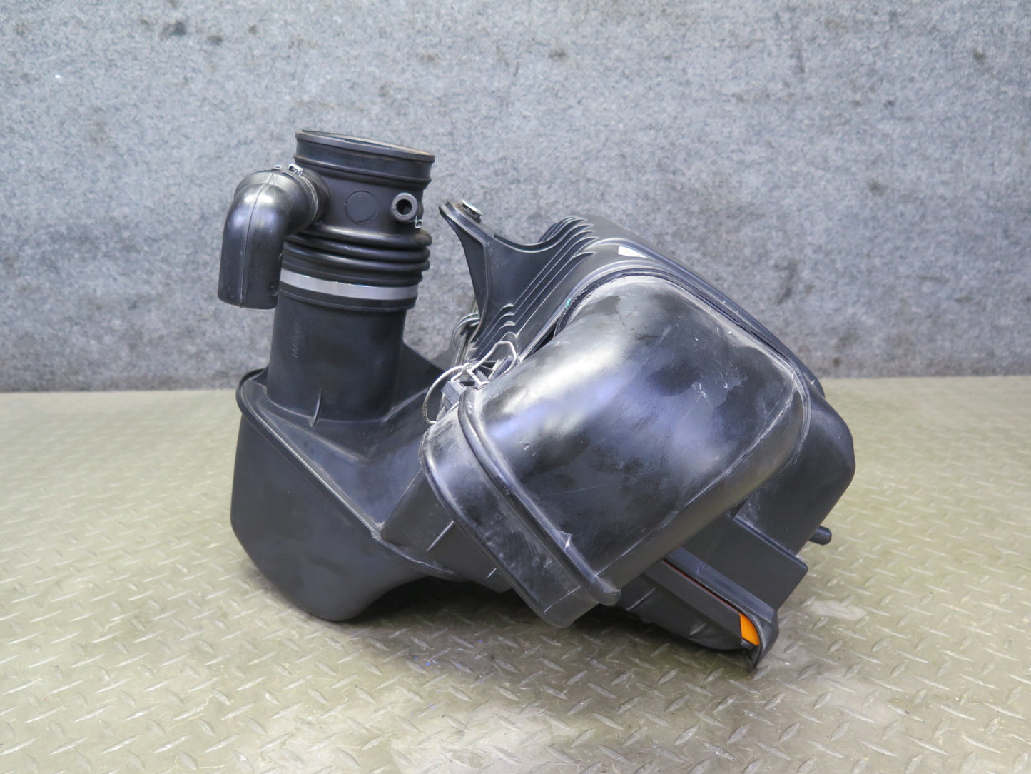 2009-2019 Maserati Granturismo M145 4.7L Air Intake Cleaner Filter Box w Sensor