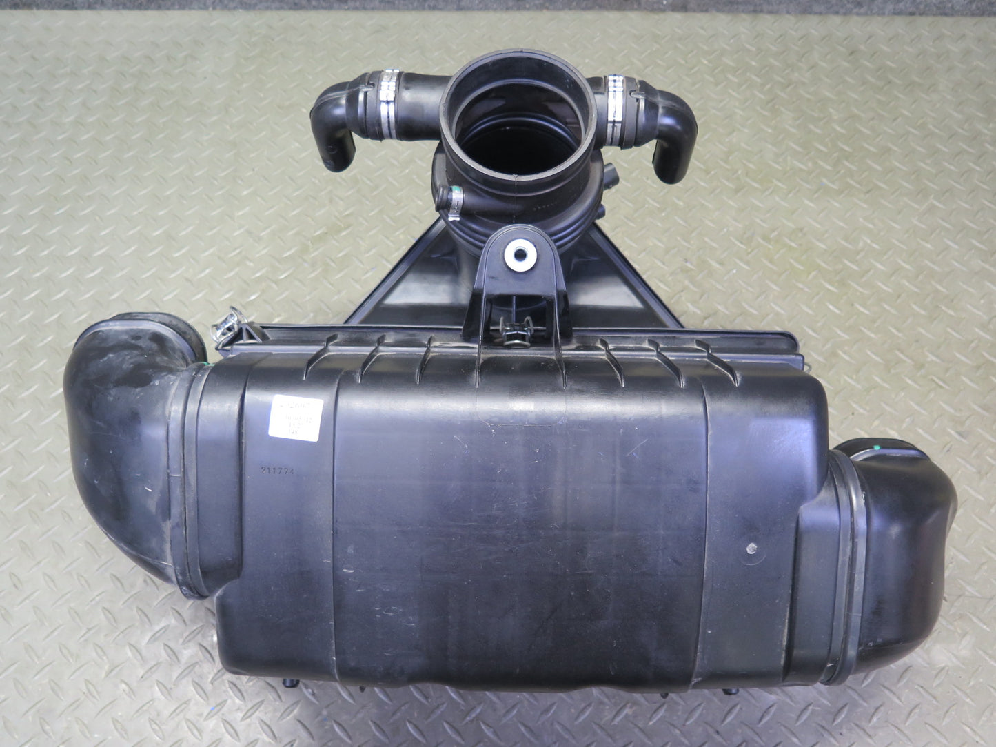 2009-2019 Maserati Granturismo M145 4.7L Air Intake Cleaner Filter Box w Sensor