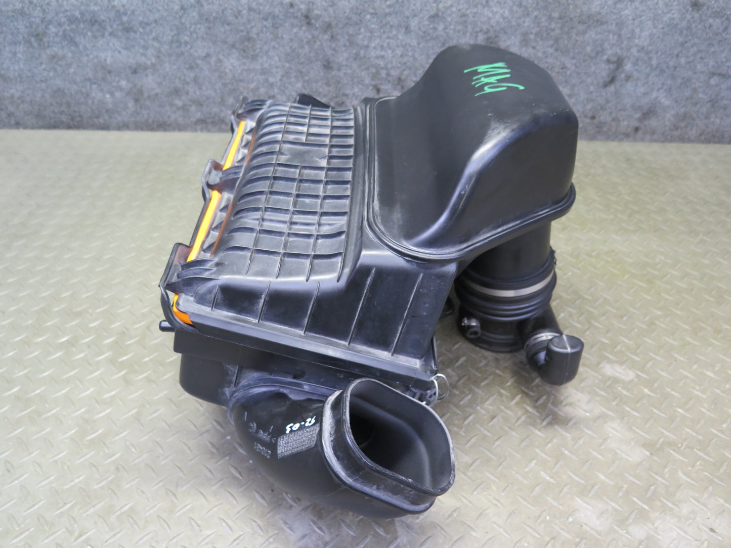 2009-2019 Maserati Granturismo M145 4.7L Air Intake Cleaner Filter Box w Sensor