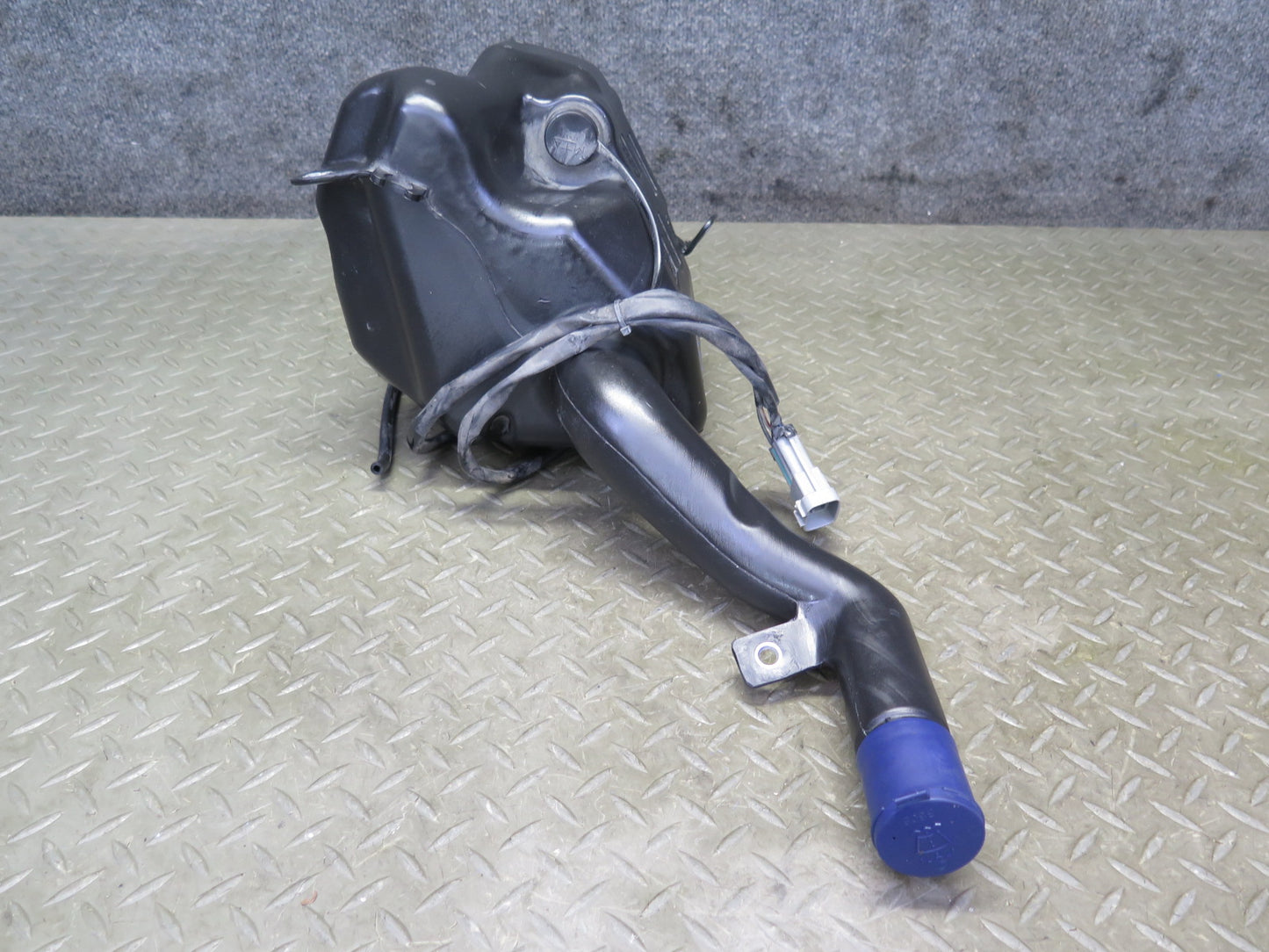 2008-2019 Maserati Granturismo M145 Windshield Washer Fluid Reservoir Tank Pump