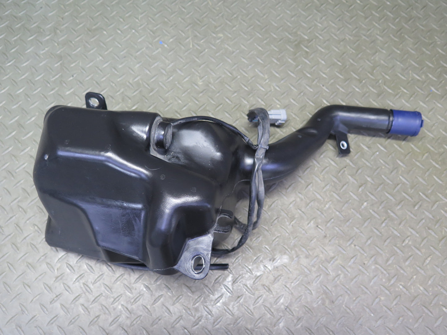 2008-2019 Maserati Granturismo M145 Windshield Washer Fluid Reservoir Tank Pump
