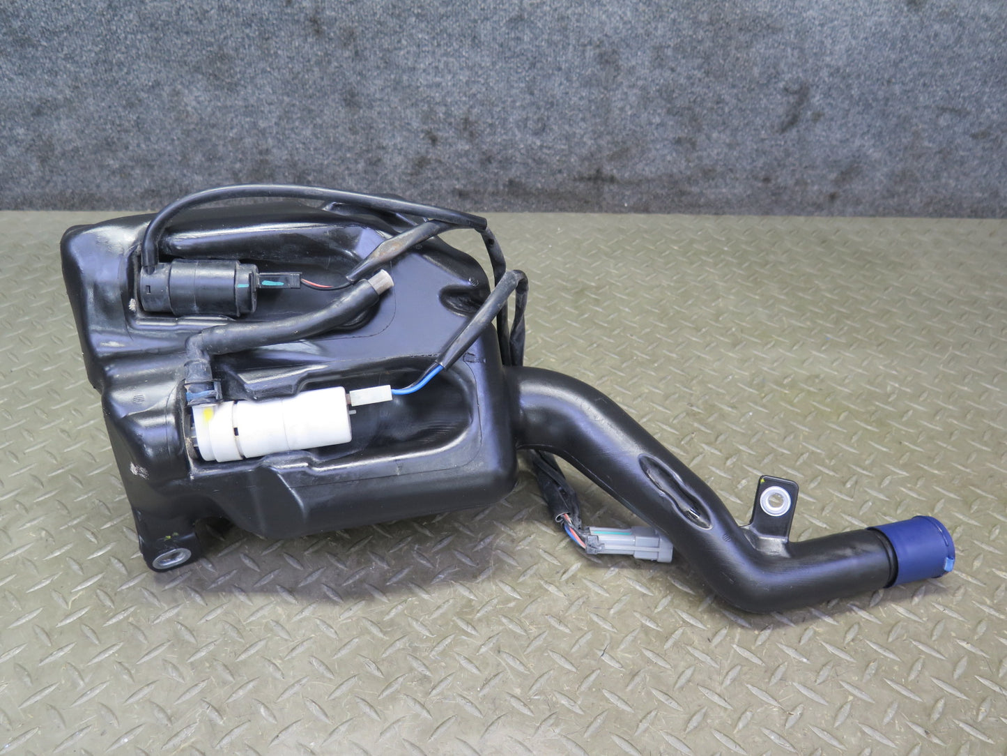 2008-2019 Maserati Granturismo M145 Windshield Washer Fluid Reservoir Tank Pump