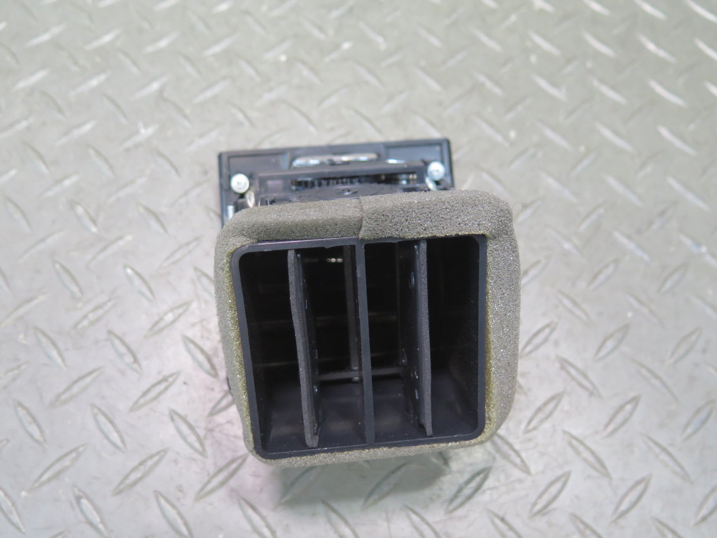 2008-2019 Maserati Granturismo M145 Dash Front Left A/C Air Vent Grille