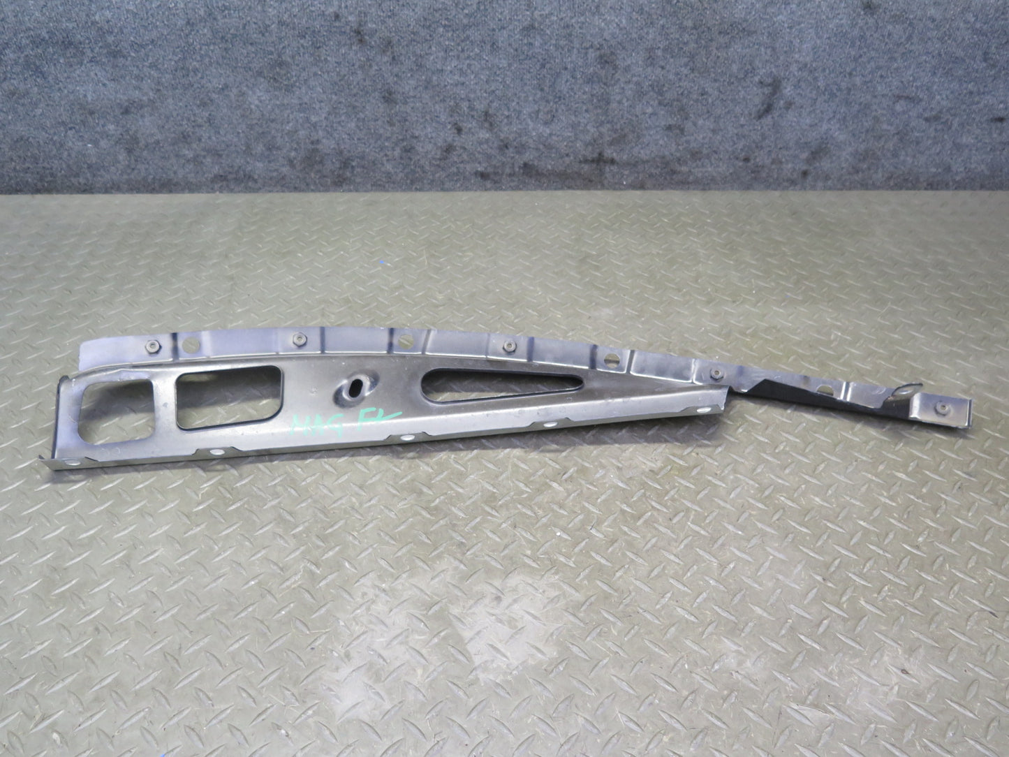 2008-2019 Maserati Granturismo M145 Front Left Fender Mount Bracket Support