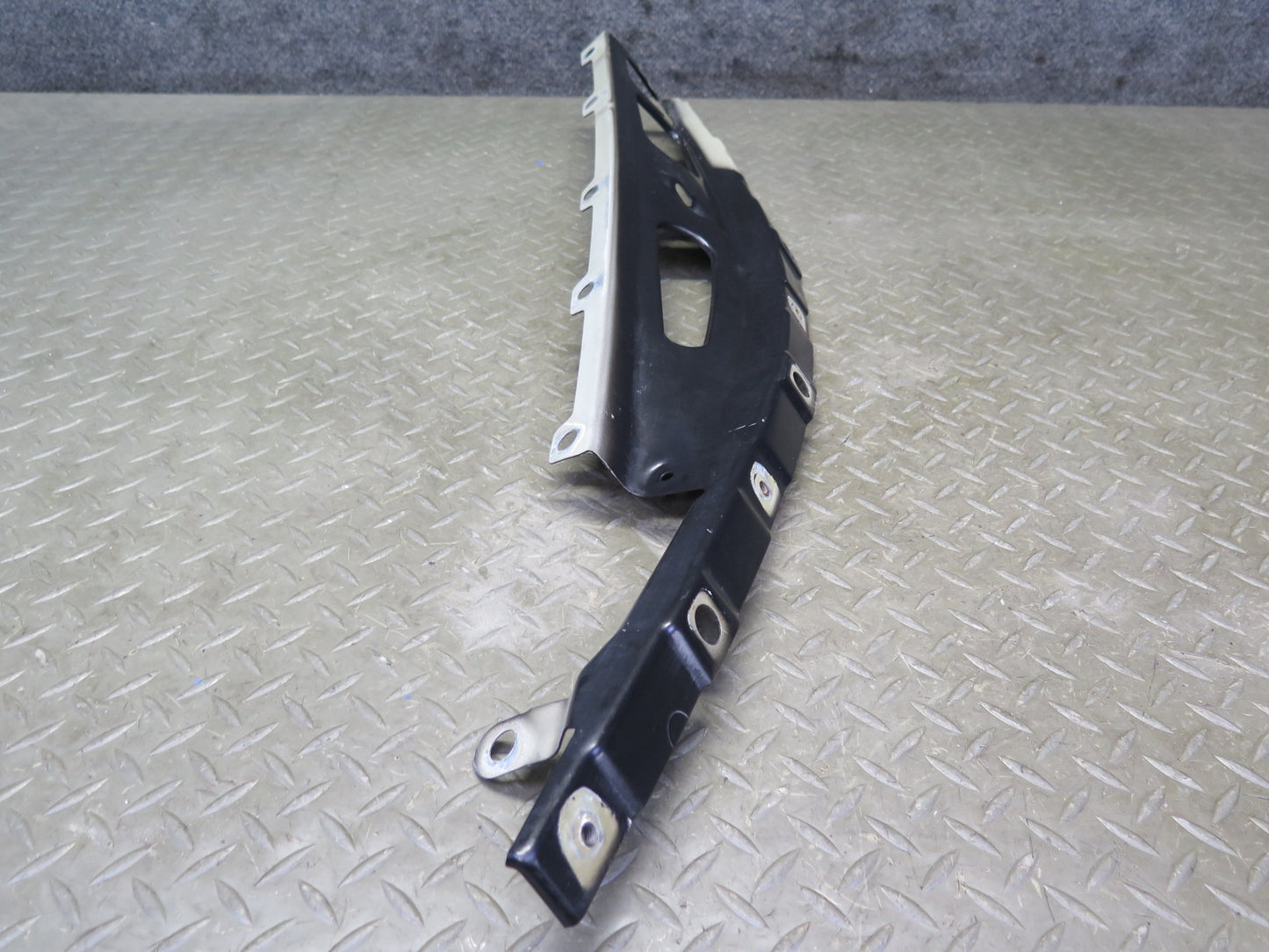 2008-2019 Maserati Granturismo M145 Front Right Fender Mount Bracket Support
