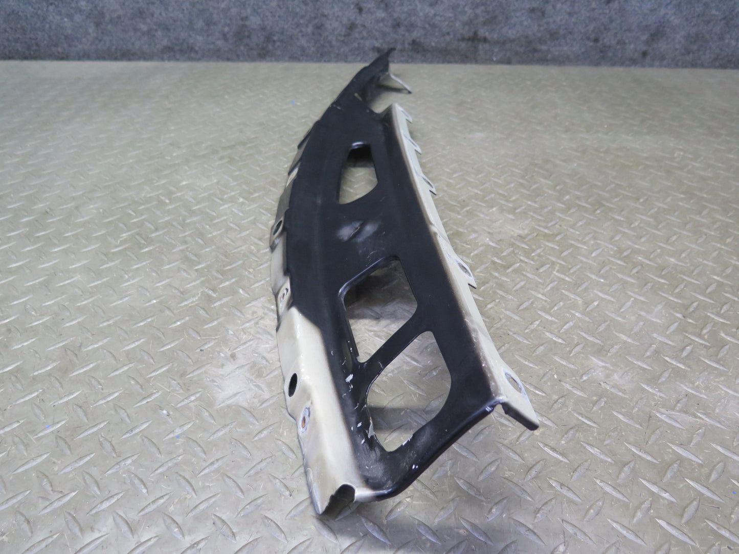 2008-2019 Maserati Granturismo M145 Front Right Fender Mount Bracket Support