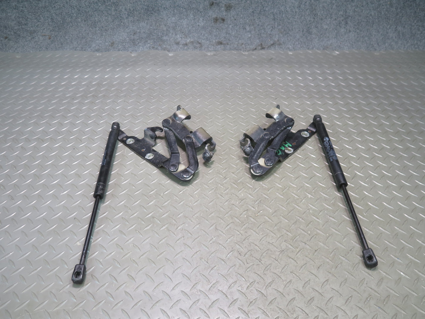 2008-2019 Maserati Granturismo M145 Front Left & Right Hood Hinge w Support
