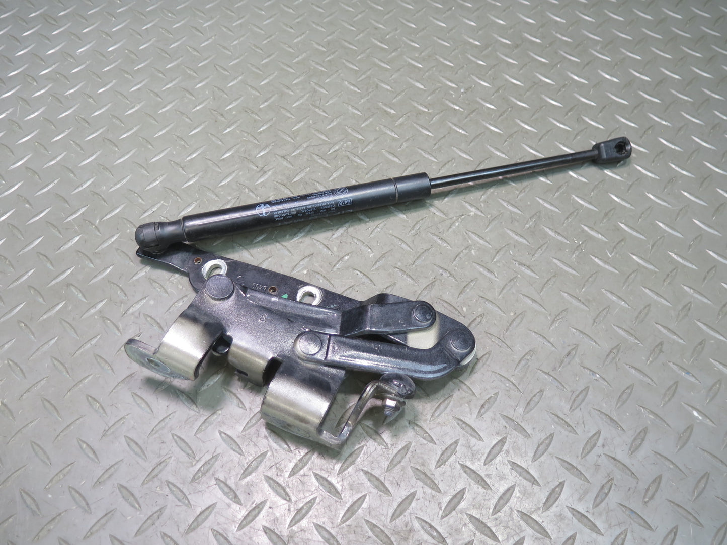 2008-2019 Maserati Granturismo M145 Front Left & Right Hood Hinge w Support