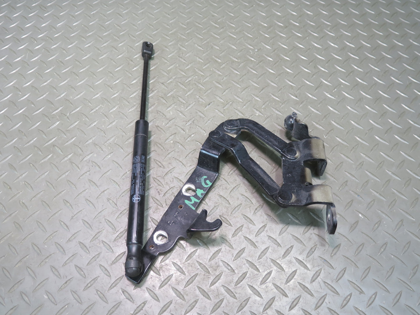 2008-2019 Maserati Granturismo M145 Front Left & Right Hood Hinge w Support