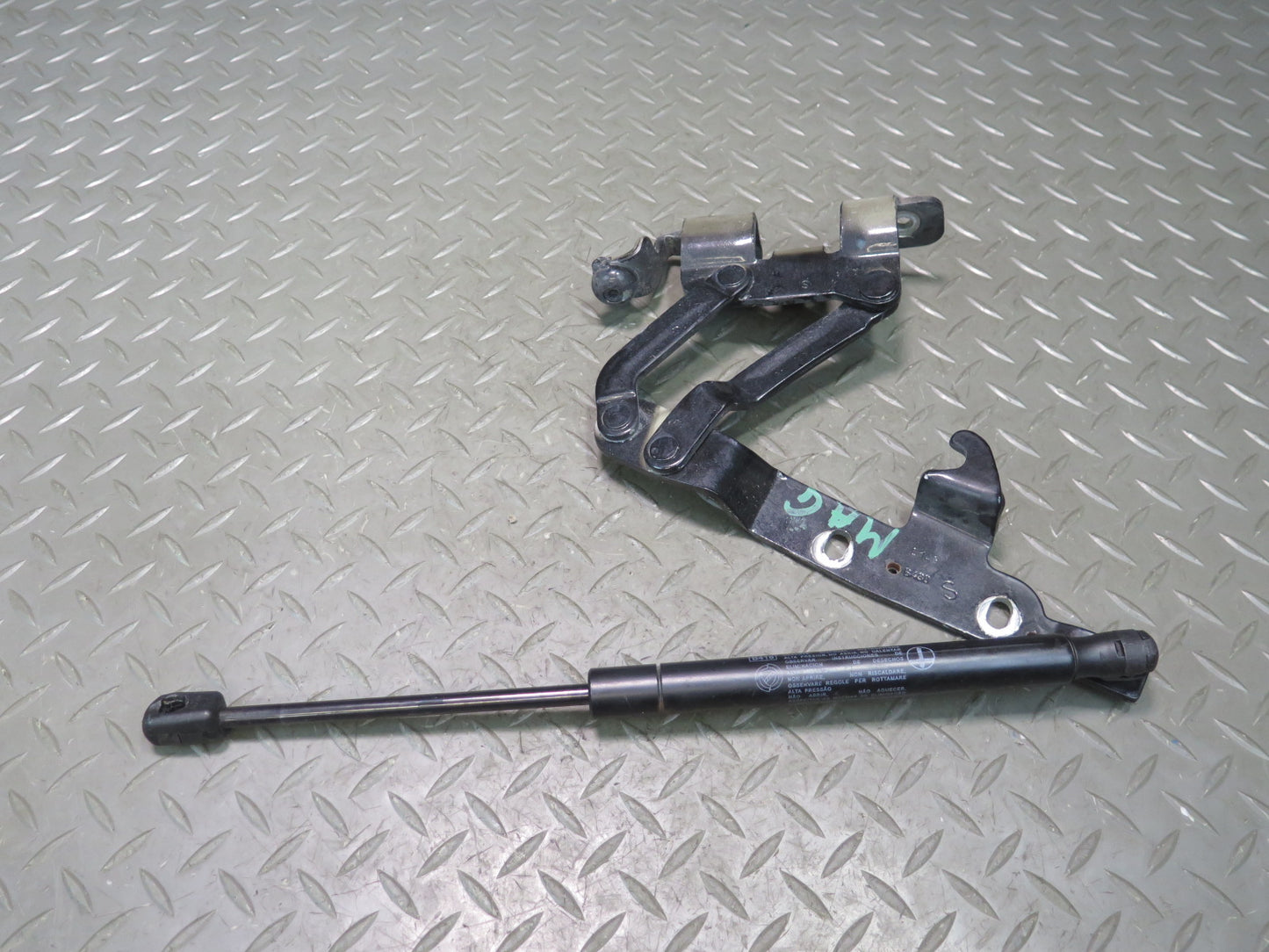 2008-2019 Maserati Granturismo M145 Front Left & Right Hood Hinge w Support