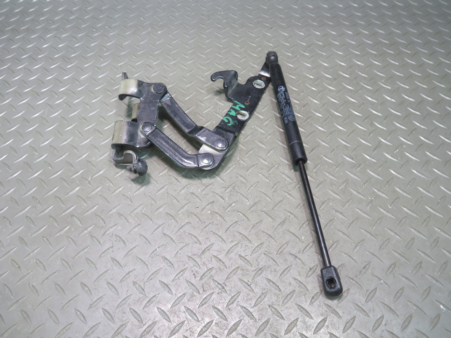 2008-2019 Maserati Granturismo M145 Front Left & Right Hood Hinge w Support