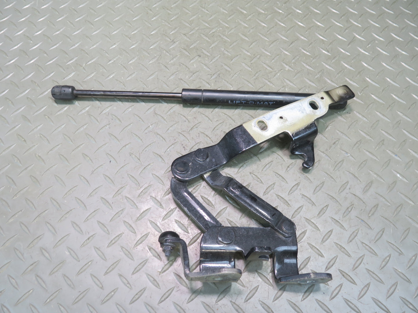 2008-2019 Maserati Granturismo M145 Front Left & Right Hood Hinge w Support