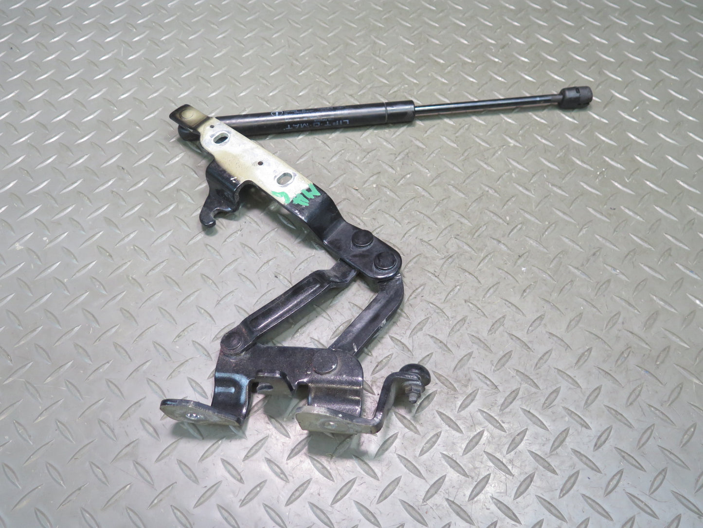 2008-2019 Maserati Granturismo M145 Front Left & Right Hood Hinge w Support