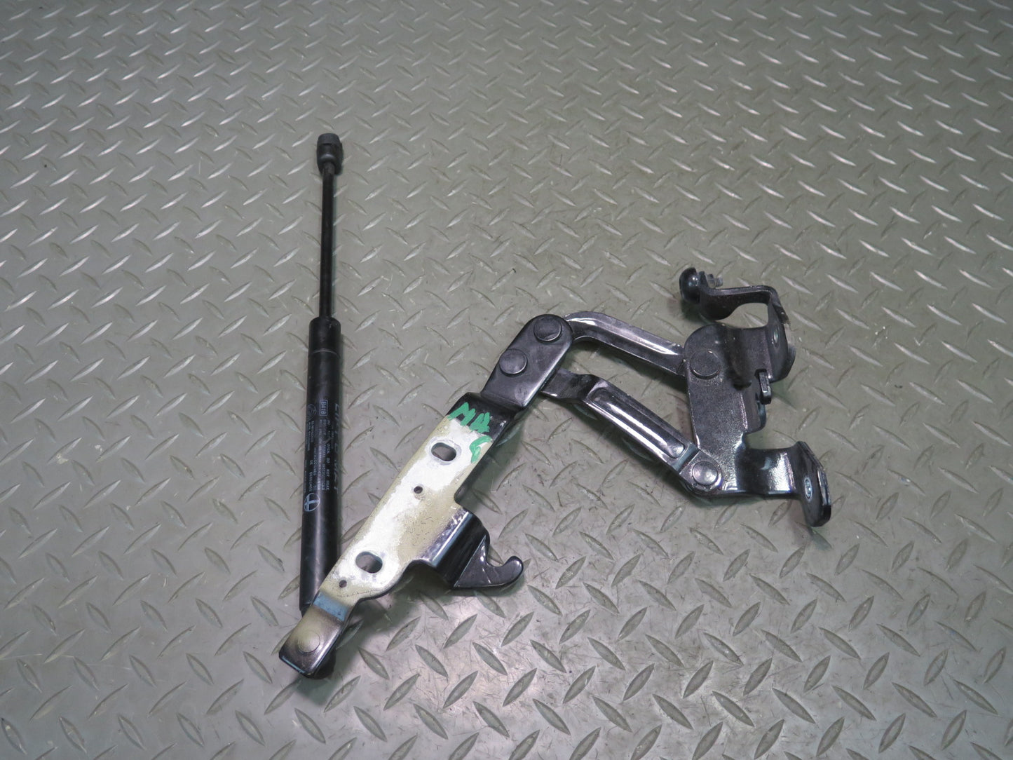 2008-2019 Maserati Granturismo M145 Front Left & Right Hood Hinge w Support