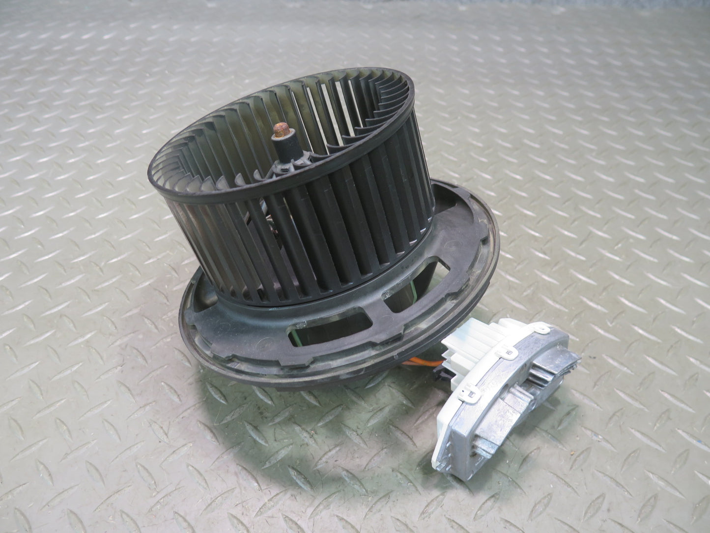 07-13 BMW E90 E92 E93 A/C Heater Blower Motor Fan w Resistor 6933663 OEM