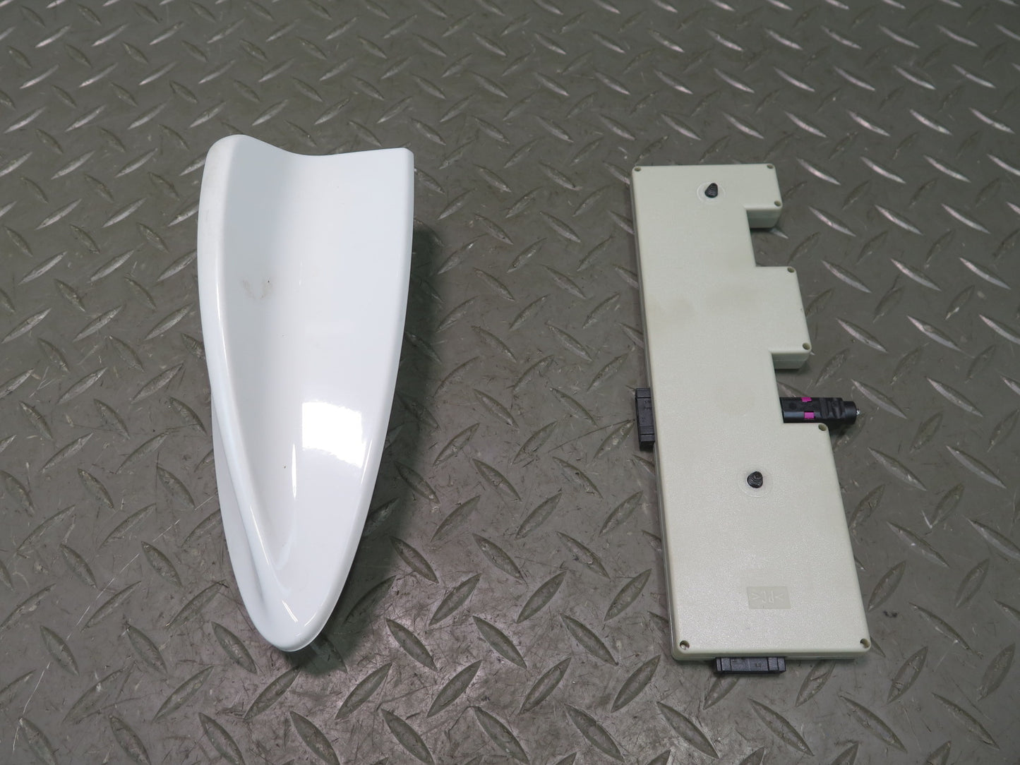 07-13 BMW E90 E92 335I 335XI Roof Shark FIN Antenna White w Amplifier Set OEM