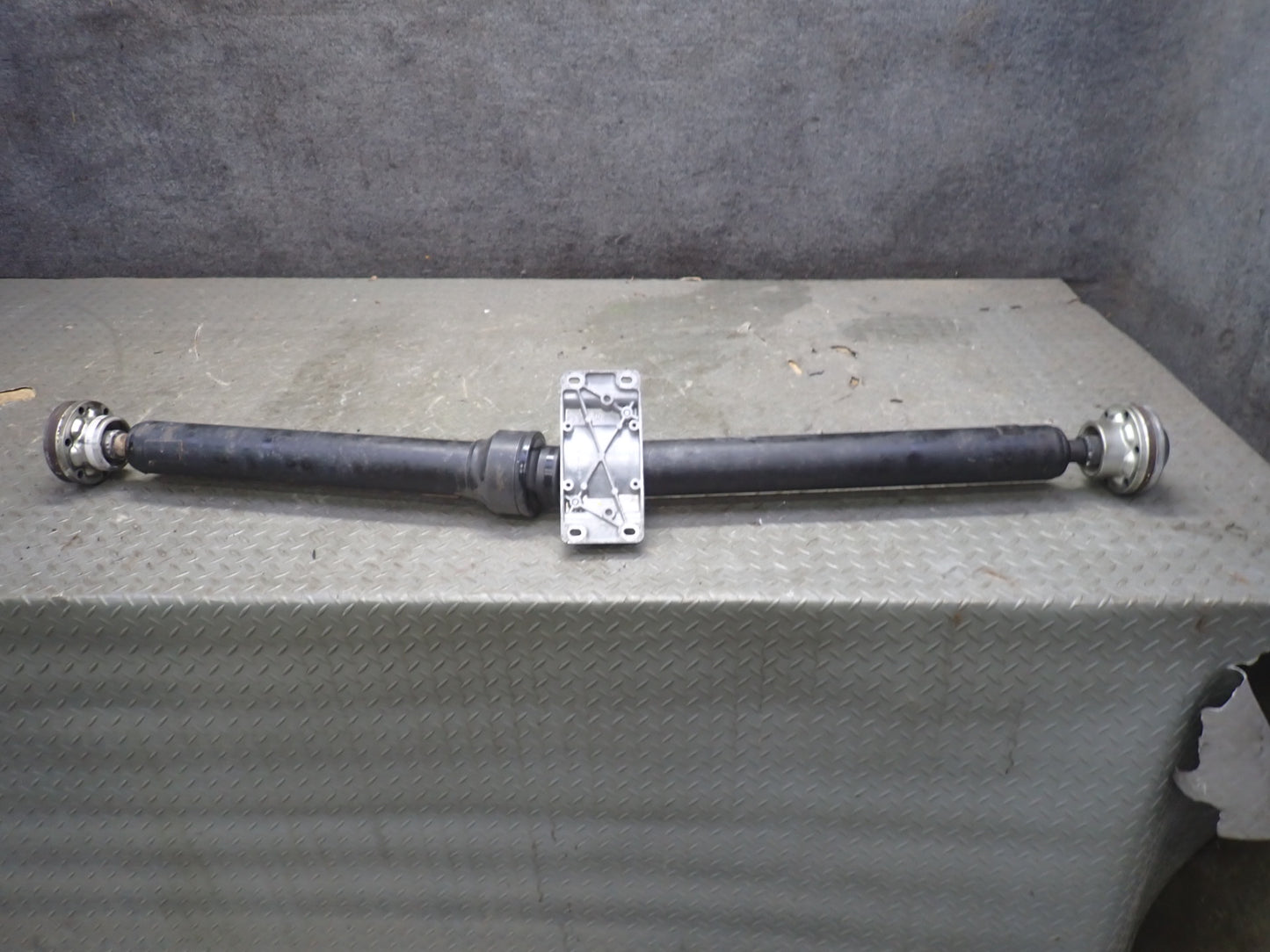 2008-2019 Maserati Granturismo M145 RWD Rear Drive Shaft Driveshaft 246688
