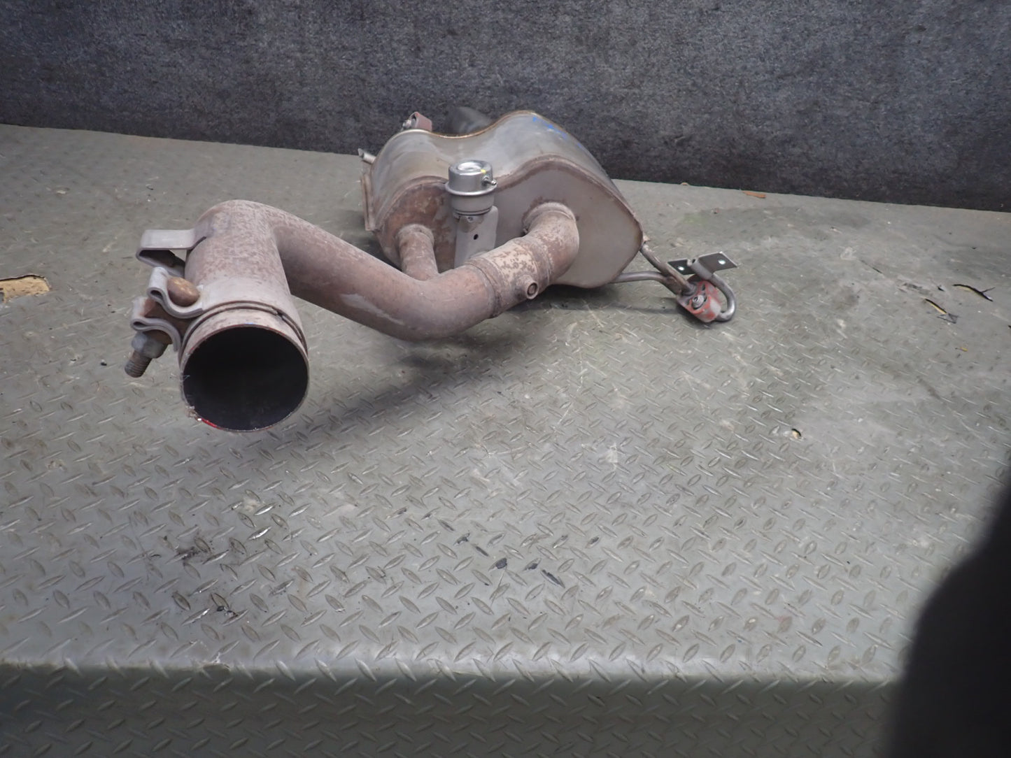 2009-2019 Maserati Granturismo M145 4.7L Rear Left Exhaust Muffler Pipe Tip