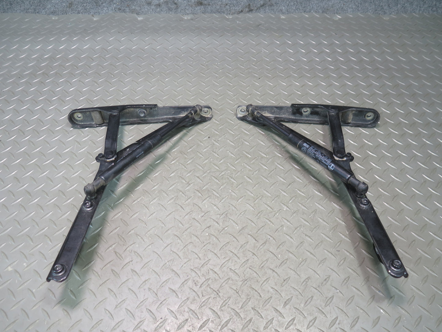 08-19 Maserati Granturismo M145 Rear Left & Right Trunk Lid Hinge Support Set