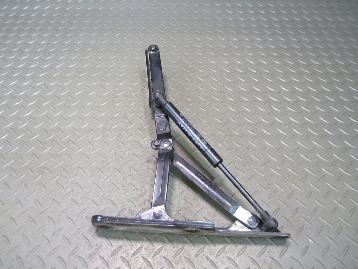 08-19 Maserati Granturismo M145 Rear Left & Right Trunk Lid Hinge Support Set