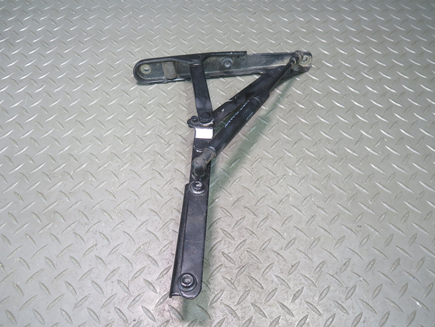 08-19 Maserati Granturismo M145 Rear Left & Right Trunk Lid Hinge Support Set