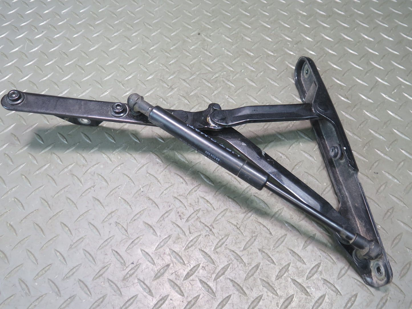 08-19 Maserati Granturismo M145 Rear Left & Right Trunk Lid Hinge Support Set