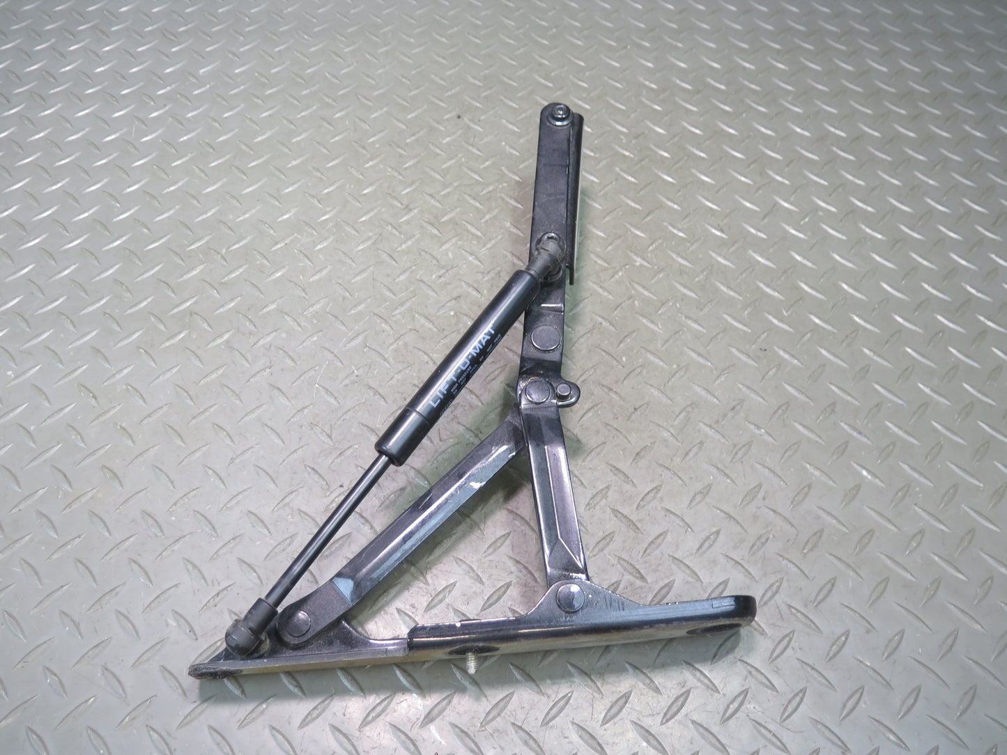 08-19 Maserati Granturismo M145 Rear Left & Right Trunk Lid Hinge Support Set