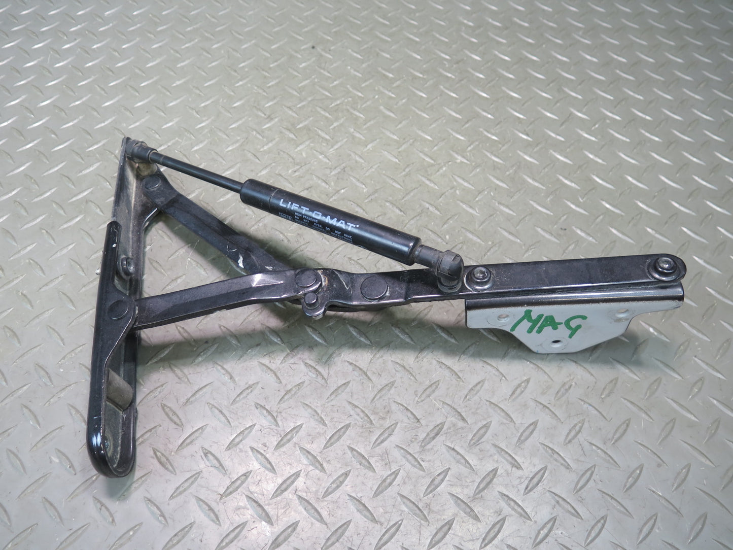 08-19 Maserati Granturismo M145 Rear Left & Right Trunk Lid Hinge Support Set