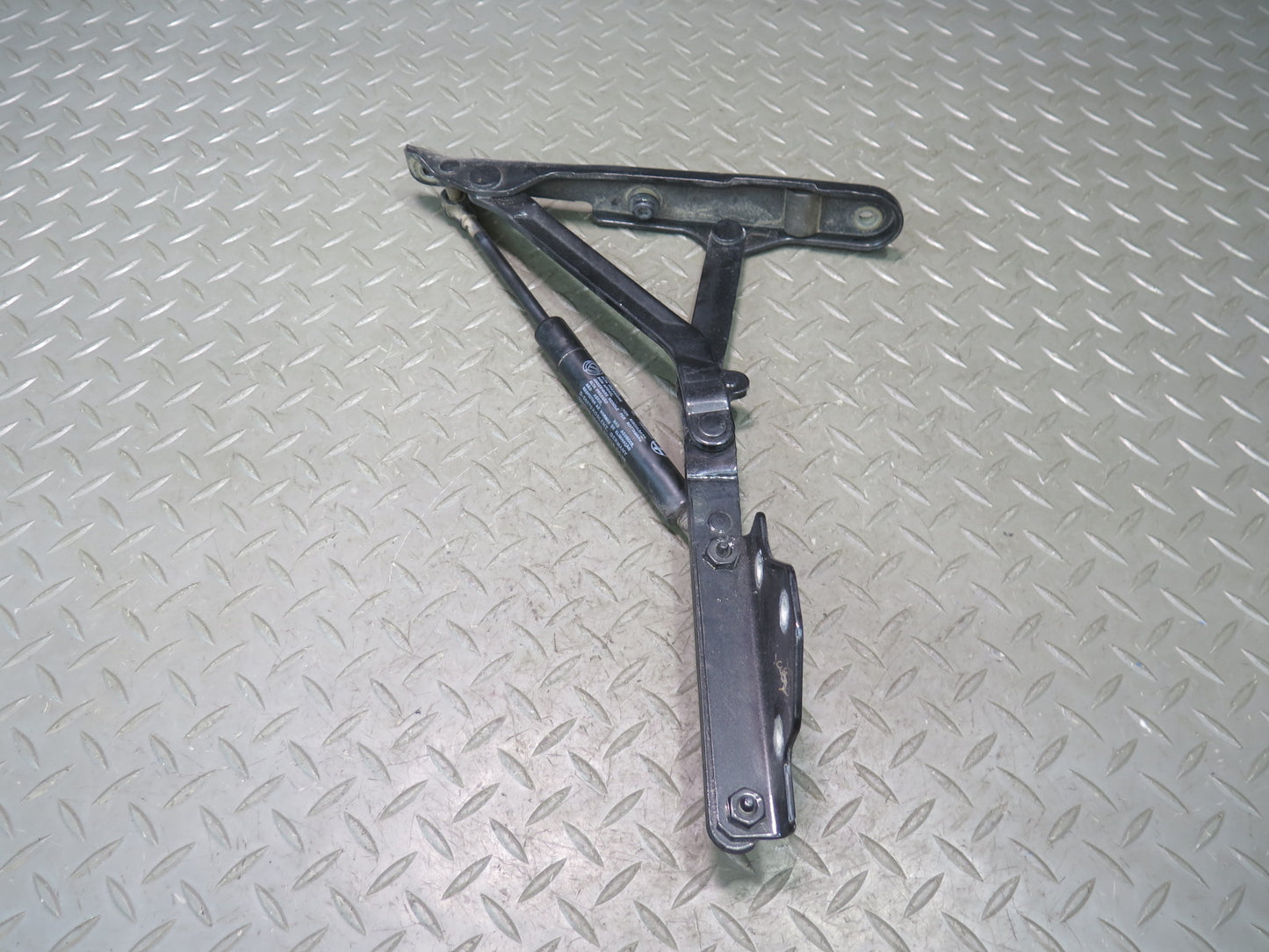 08-19 Maserati Granturismo M145 Rear Left & Right Trunk Lid Hinge Support Set