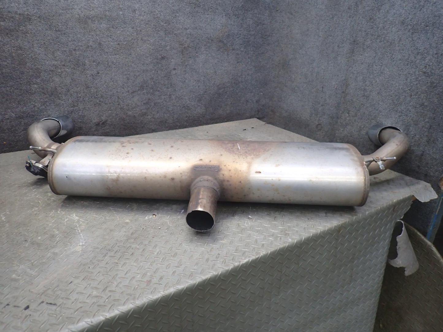 2014-2018 BMW F15 X5 3.0L Rear Exhaust Muffler w Tips 8647974