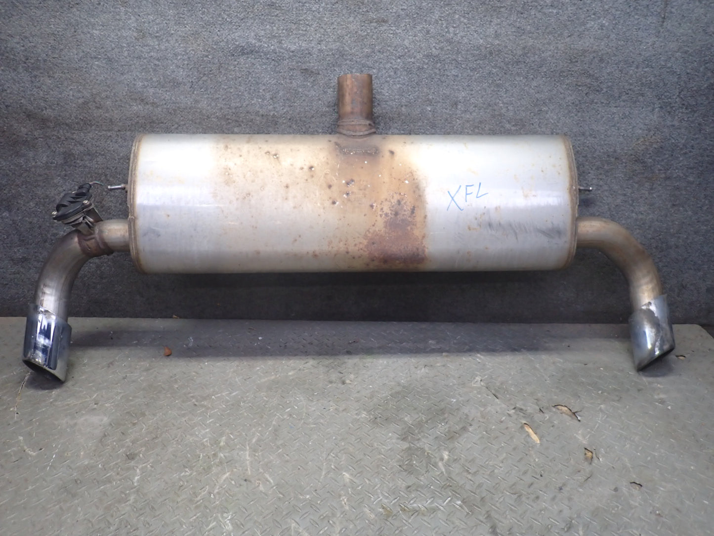 2014-2018 BMW F15 X5 3.0L Rear Exhaust Muffler w Tips 8647974