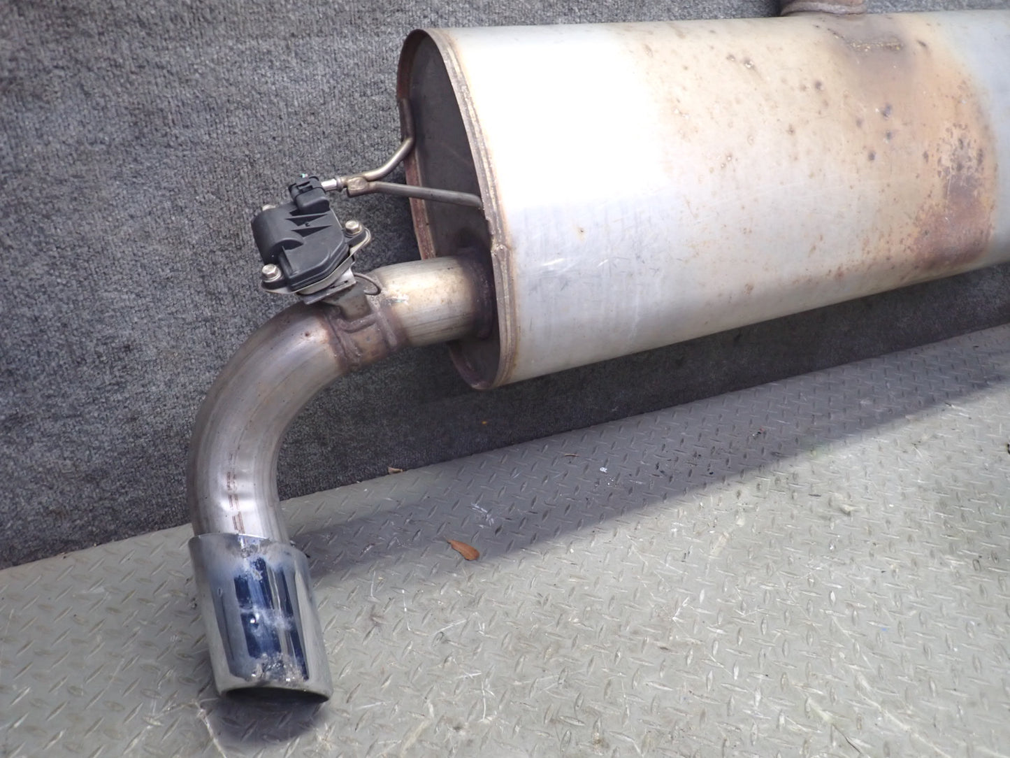 2014-2018 BMW F15 X5 3.0L Rear Exhaust Muffler w Tips 8647974