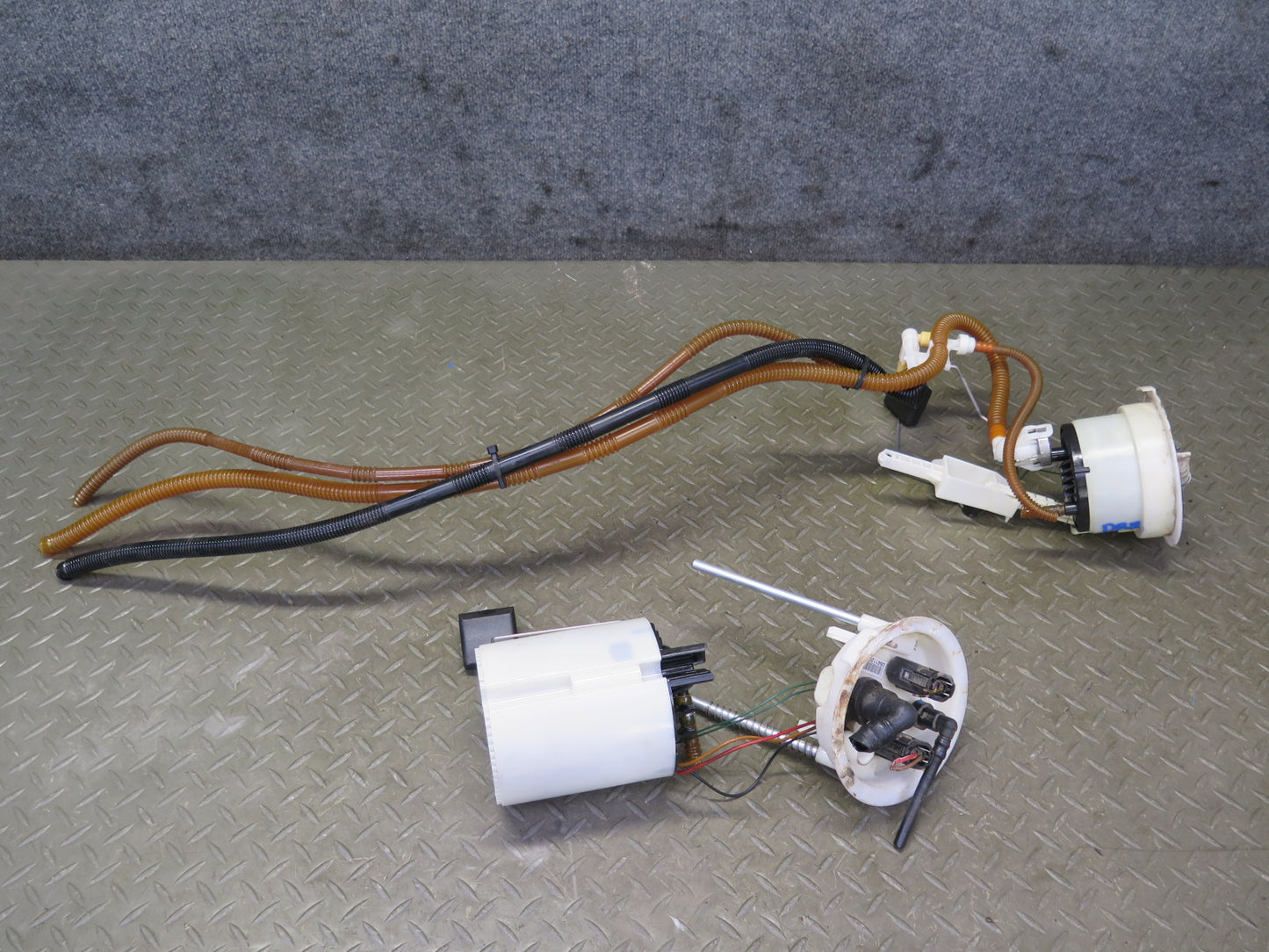 11-13 BMW E90 E93 E92 335Xi N55 Set of 2 Fuel Pump Level Sensor Sending Unit OEM