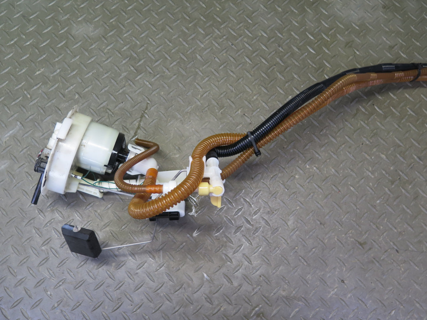 11-13 BMW E90 E93 E92 335Xi N55 Set of 2 Fuel Pump Level Sensor Sending Unit OEM