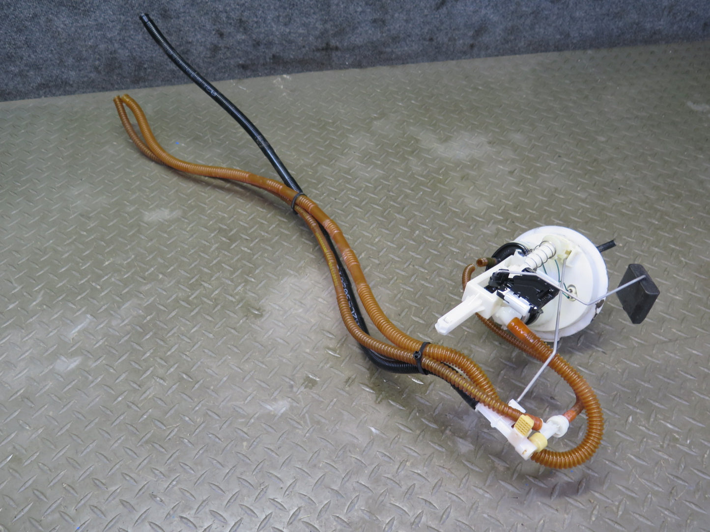 11-13 BMW E90 E93 E92 335Xi N55 Set of 2 Fuel Pump Level Sensor Sending Unit OEM