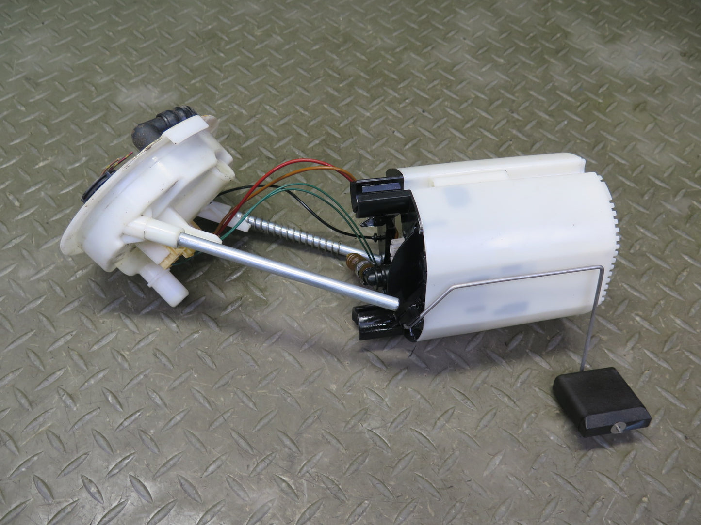 11-13 BMW E90 E93 E92 335Xi N55 Set of 2 Fuel Pump Level Sensor Sending Unit OEM
