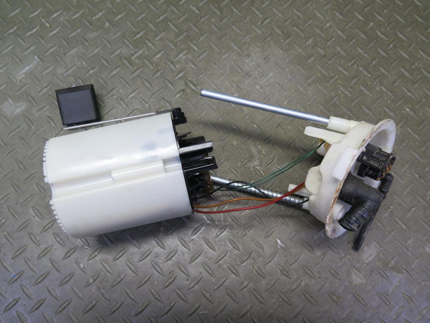11-13 BMW E90 E93 E92 335Xi N55 Set of 2 Fuel Pump Level Sensor Sending Unit OEM