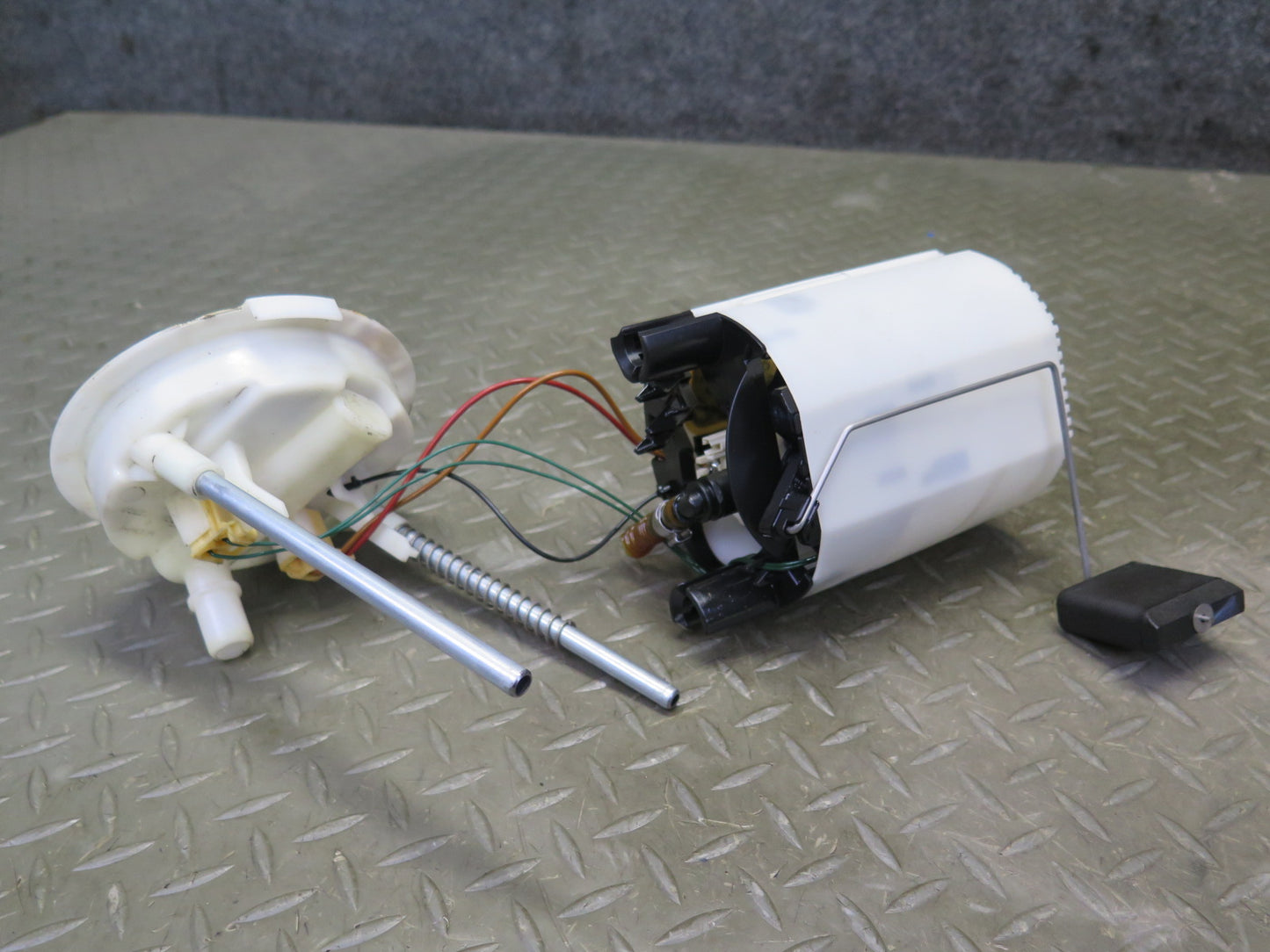 11-13 BMW E90 E93 E92 335Xi N55 Set of 2 Fuel Pump Level Sensor Sending Unit OEM