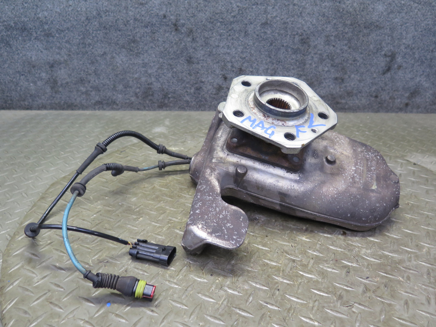 2008-2019 Maserati Granturismo M145 RWD Front Left Spindle Knuckle Wheel Hub