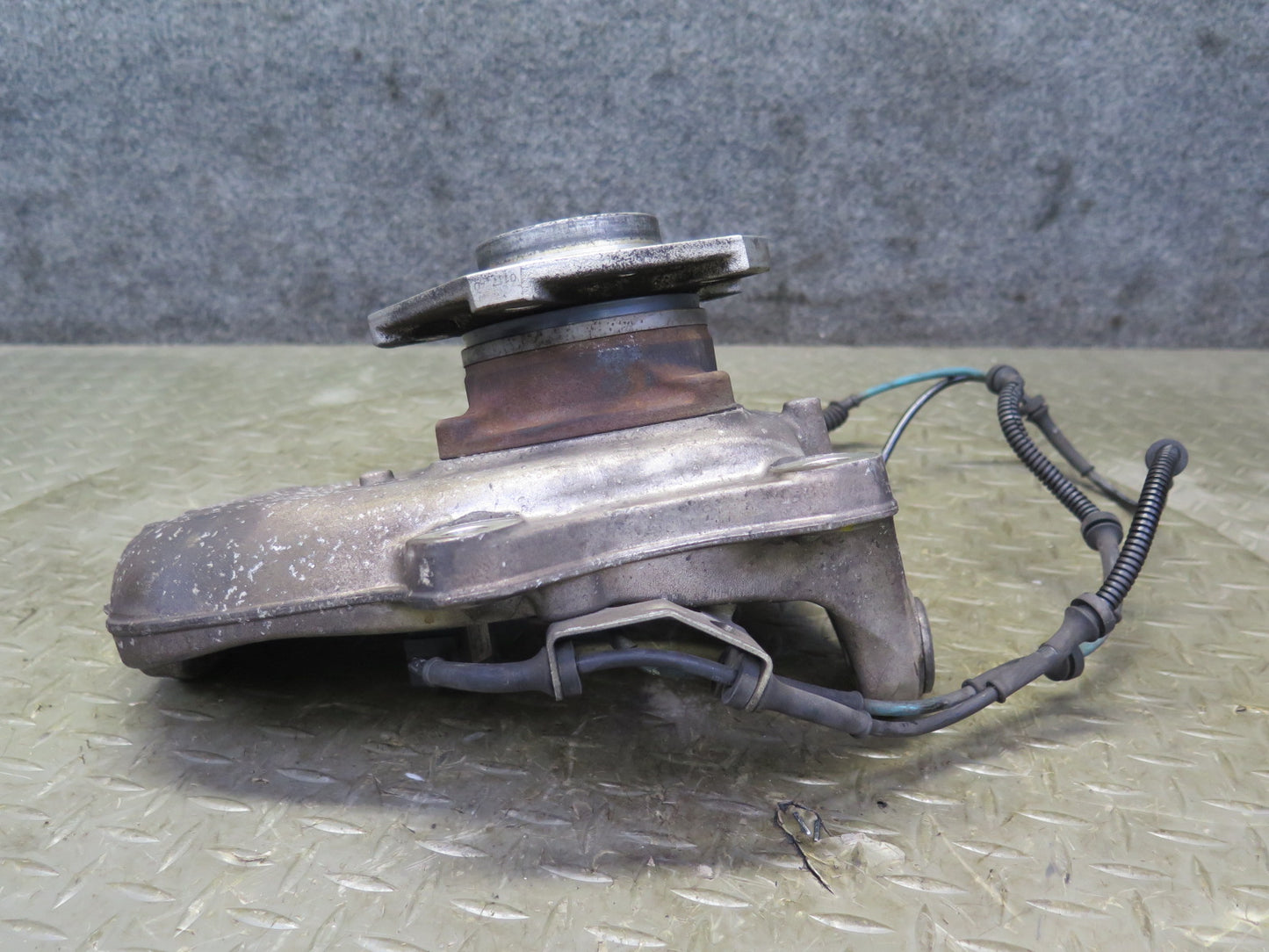 2008-2019 Maserati Granturismo M145 RWD Front Left Spindle Knuckle Wheel Hub