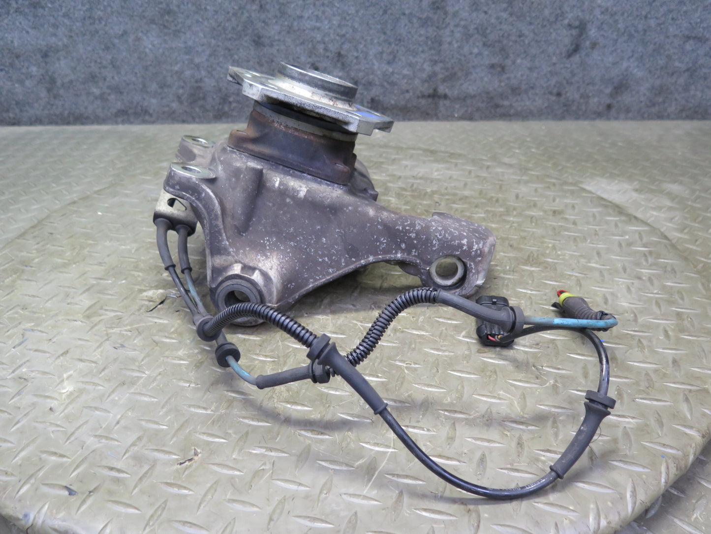 2008-2019 Maserati Granturismo M145 RWD Front Left Spindle Knuckle Wheel Hub