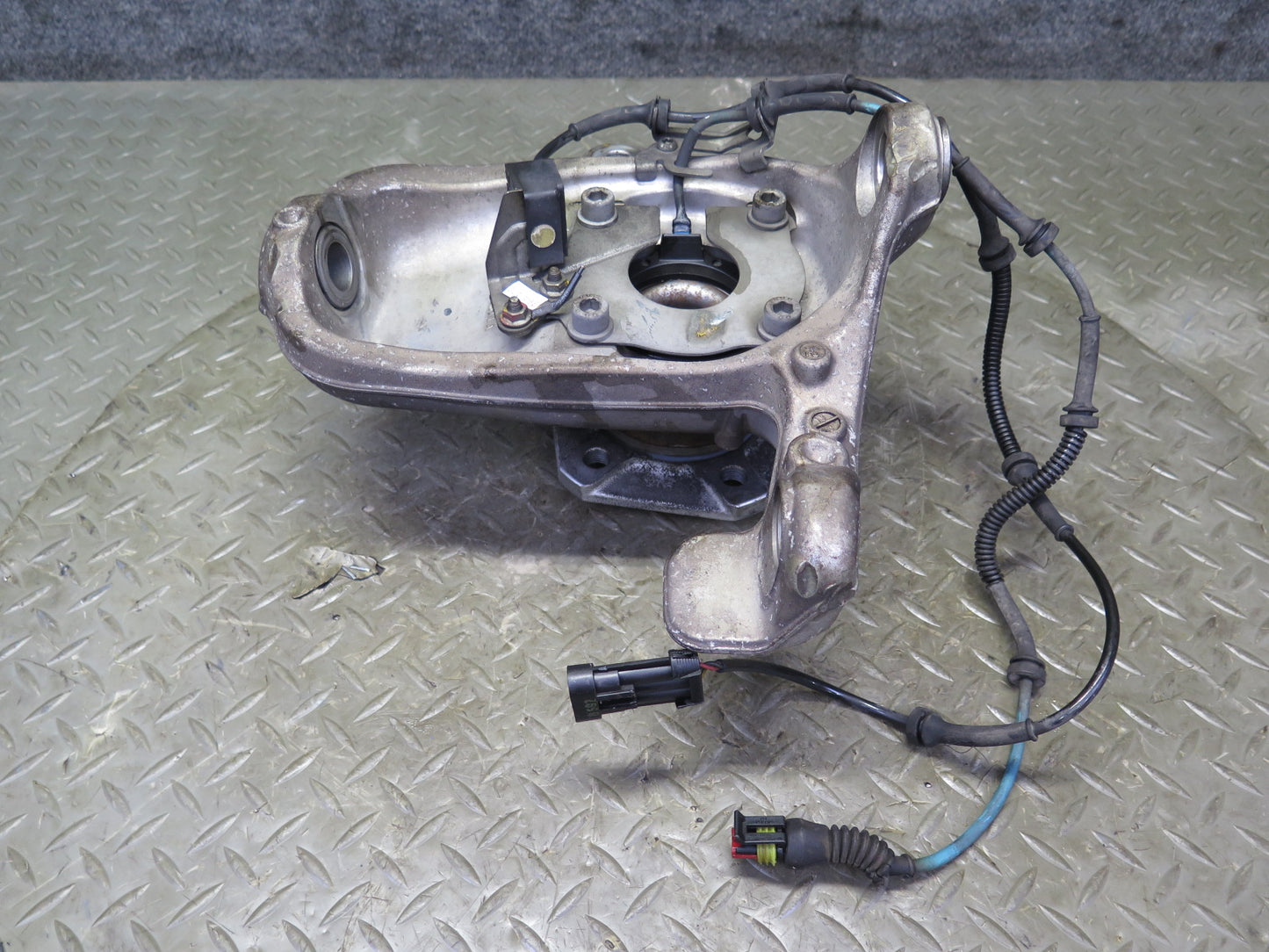 2008-2019 Maserati Granturismo M145 RWD Front Left Spindle Knuckle Wheel Hub