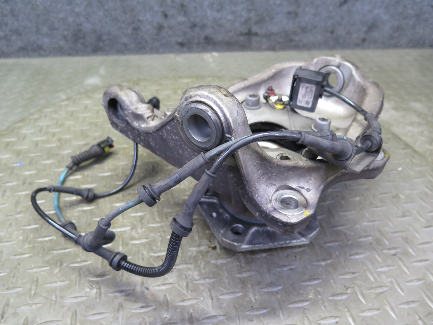 2008-2019 Maserati Granturismo M145 RWD Front Left Spindle Knuckle Wheel Hub