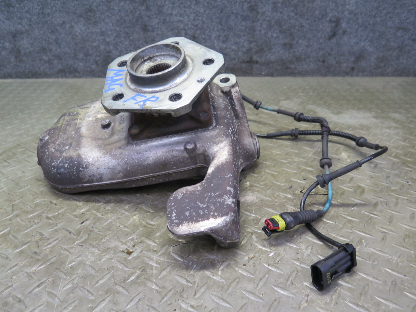 2008-2019 Maserati Granturismo M145 RWD Front Right Spindle Knuckle Wheel Hub
